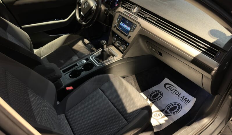 VW Passat 1.6 Tdi Comfortline 2016 full